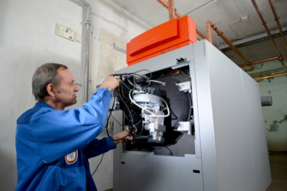 Gasgeräte regelmäßig warten Moderne Gasbrennwertgeräte sind deutlich leichter zu überprüfen und zu reinigen. Nichtsdestotrotz empfiehlt der Fachmann einen jährlichen Wartungsrhythmus. Bild: FVSHK NRW